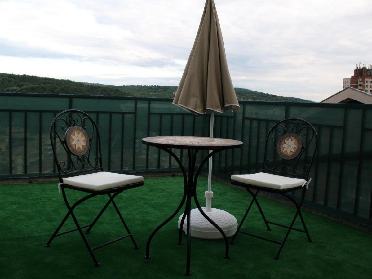 Leon Rent Studio 8 Lägenhet Veliko Tărnovo Exteriör bild