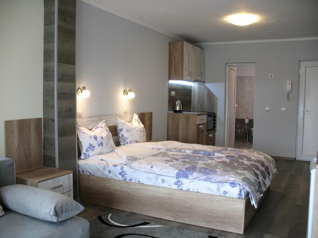 Leon Rent Studio 8 Lägenhet Veliko Tărnovo Exteriör bild