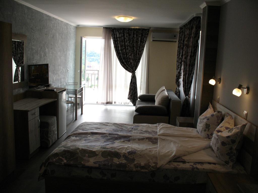 Leon Rent Studio 8 Lägenhet Veliko Tărnovo Exteriör bild