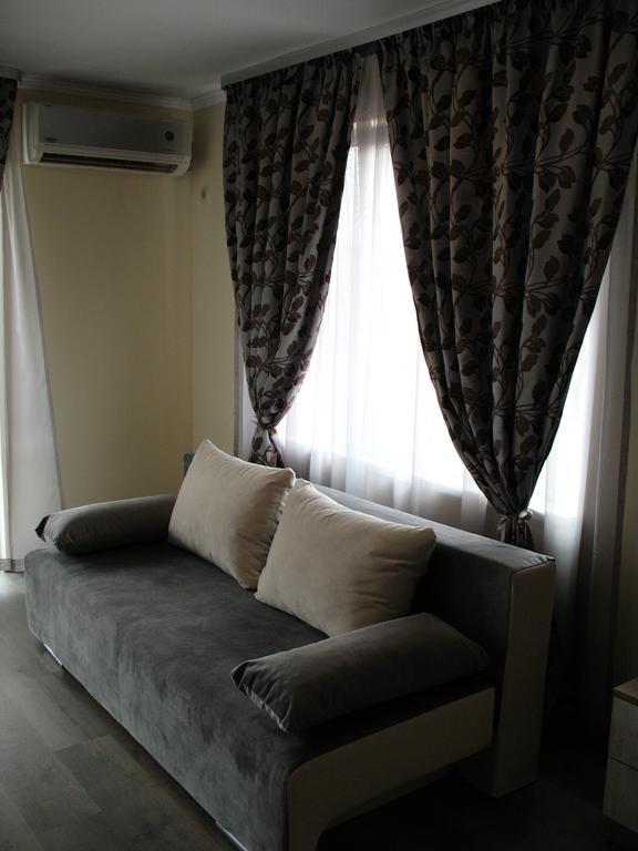 Leon Rent Studio 8 Lägenhet Veliko Tărnovo Exteriör bild