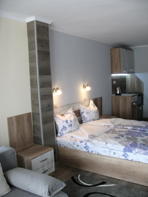 Leon Rent Studio 8 Lägenhet Veliko Tărnovo Exteriör bild